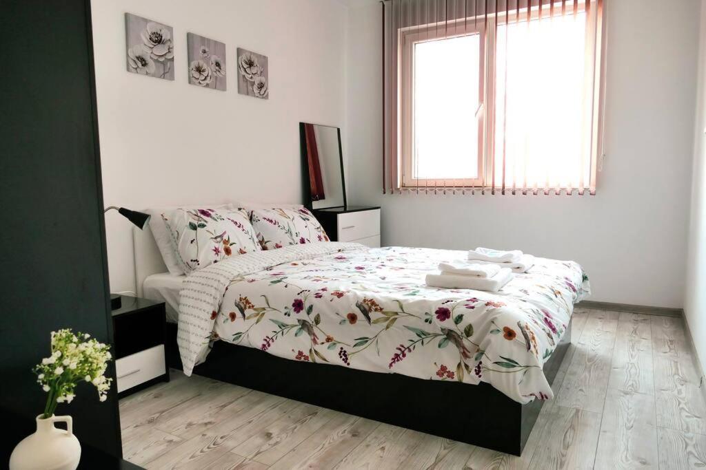Modern & Bright 1Bd Apartment Near Main Square พลอฟดิฟ ภายนอก รูปภาพ