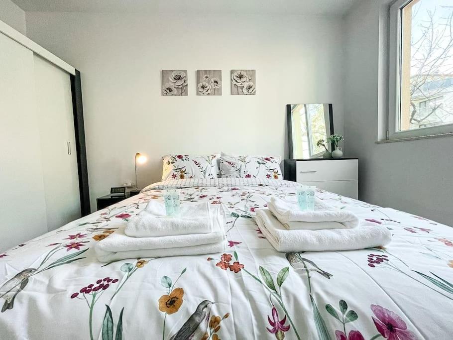 Modern & Bright 1Bd Apartment Near Main Square พลอฟดิฟ ภายนอก รูปภาพ